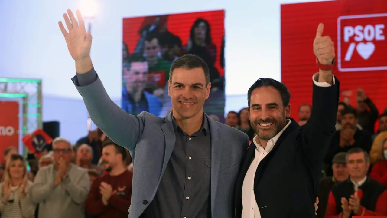  S&aacute;nchez junto a Daniel P&eacute;rez en un acto en M&aacute;laga 