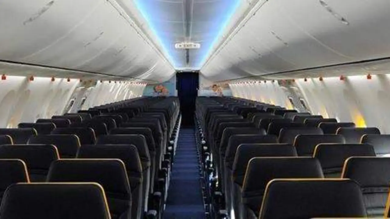  Cabina de un avi&oacute;n de Ryanair 