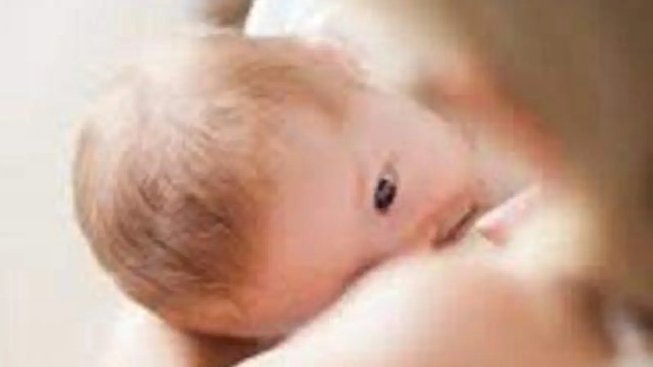  La lactancia materna favorece la salud de la madre y el beb&eacute;.  