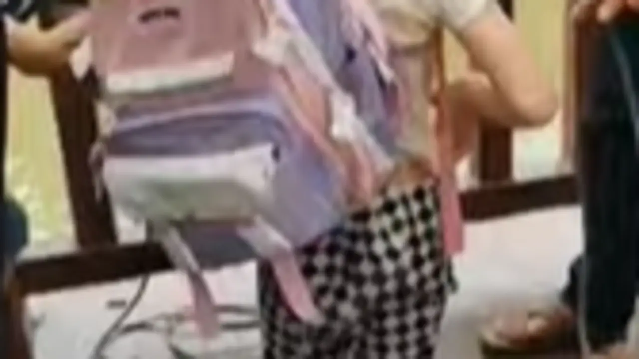  Captura del v&iacute;deo de YouTube de la ni&ntilde;a rescatada del r&iacute;o 