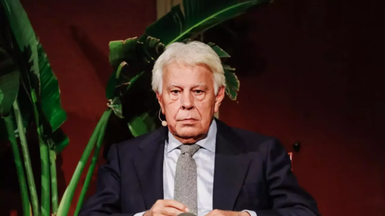  El expresidente del Gobierno, Felipe Gonz&aacute;lez, protagoniza un coloquio en el Ateneo de Madrid, a 18 de febrero de 2022, en Madrid. Fuente: Europa Press 