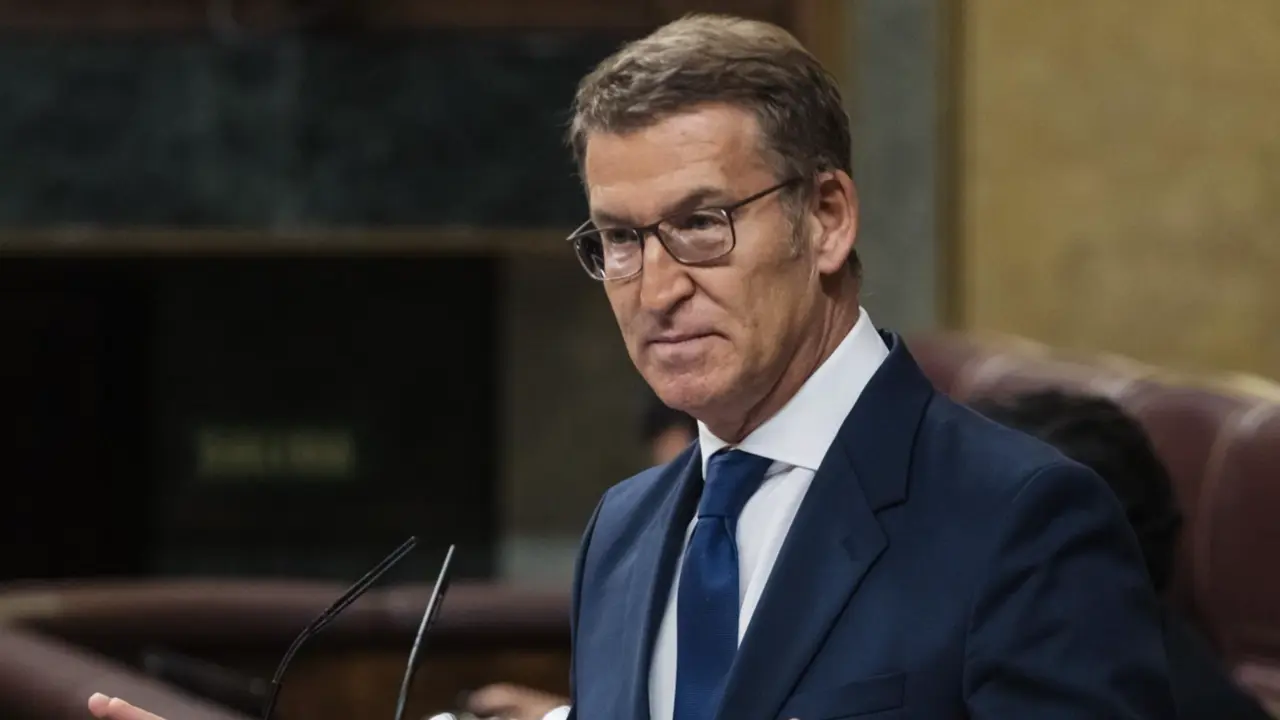  El l&iacute;der del PP y candidato a la Presidencia del Gobierno, Alberto N&uacute;&ntilde;ez Feij&oacute;o, interviene durante la primera sesi&oacute;n del debate de investidura del l&iacute;der del PP, en el Congreso de los Diputados, a 26 de septiembre de 2023, en Madrid (Espa&ntilde;a). El president - Carlos Luj&aacute;n - Europa Press 