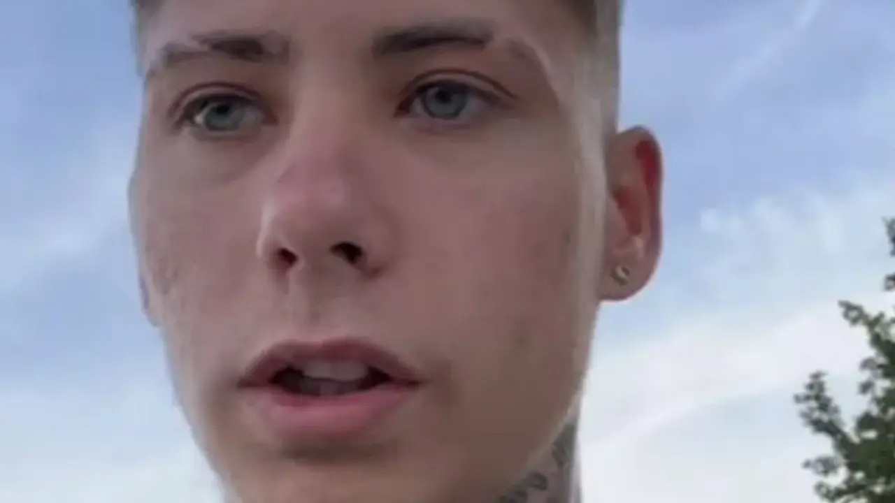  El joven Nano al recibir la noticia 