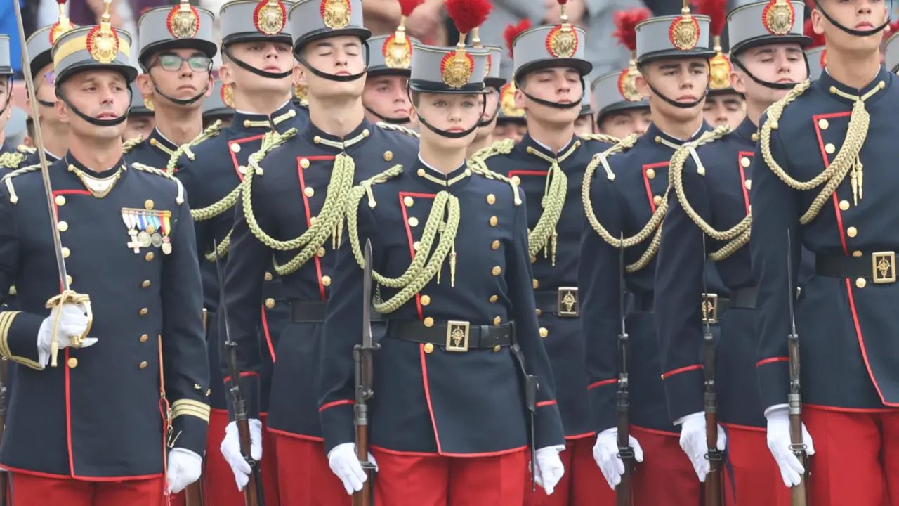  La princesa Leonor en la jura de bandera en el Patio de Armas de la Academia General Militar de Zaragoza a 07 de Octubre de 2023 en Zaragoza (Espa&ntilde;a). - Ra&uacute;l Terrel - Europa Press 