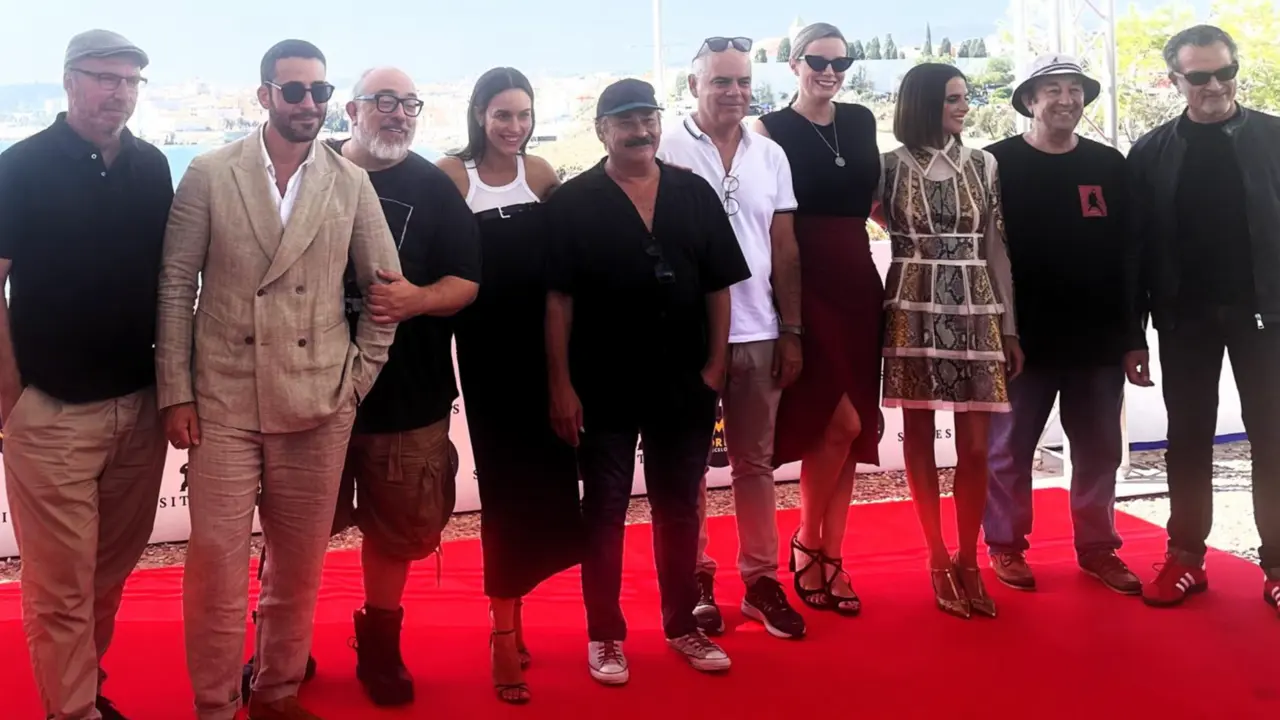  Photocall de la serie '30 monedas', con el director &Aacute;lex de la Iglesia y los actores Miguel &Aacute;ngel Silvestre, Megan Montaner, Eduard Fern&aacute;ndez, Macarena G&oacute;mez y Cosimo Fusco, en el Festival de Cine de Sitges (Barcelona, Catalunya, Espa&ntilde;a) el 7 de octubre d - EUROPA PRESS 