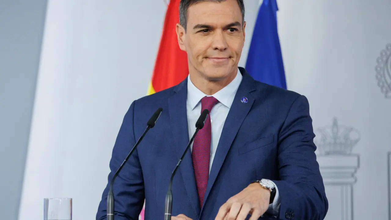  El presidente del Gobierno en funciones, Pedro S&aacute;nchez, ofrece una rueda de prensa tras reunirse con el Rey Felipe VI, en el Complejo de la Moncloa, a 3 de octubre de 2023, en Madrid (Espa&ntilde;a). - Alejandro Mart&iacute;nez V&eacute;lez - Europa Press 