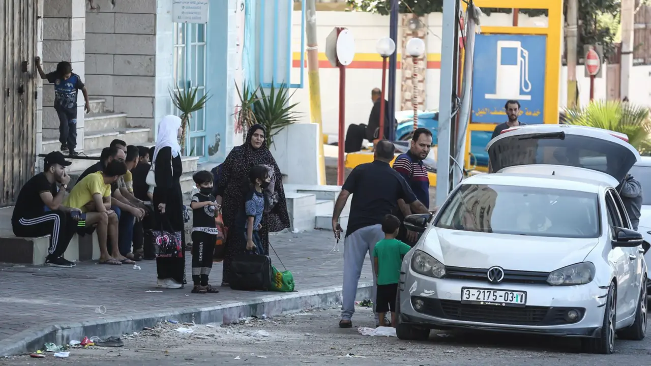  Gazac&iacute;es abandonan el norte de Gaza - Mohammed Talatene/dp 