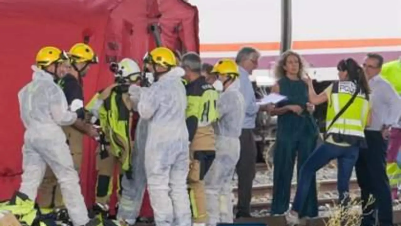  Polic&iacute;a Nacional y UME sacan el cuerpo de &Aacute;lvaro Prieto del tren en el que fue encontrado 