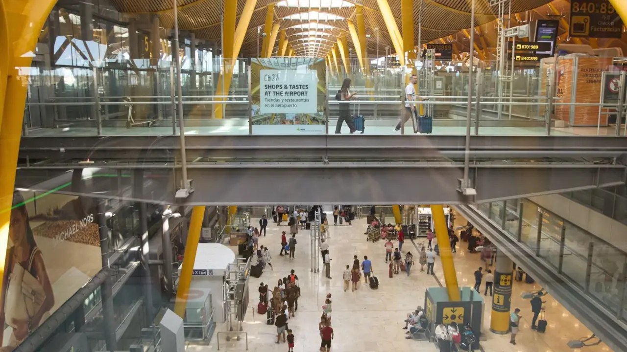  Archivo - Zona de facturaci&oacute;n de la Terminal 4 del Aeropuerto Adolfo Su&aacute;rez Madrid-Barajas en Madrid (Espa&ntilde;a). - Jes&uacute;s Hell&iacute;n - Europa Press - Archivo 