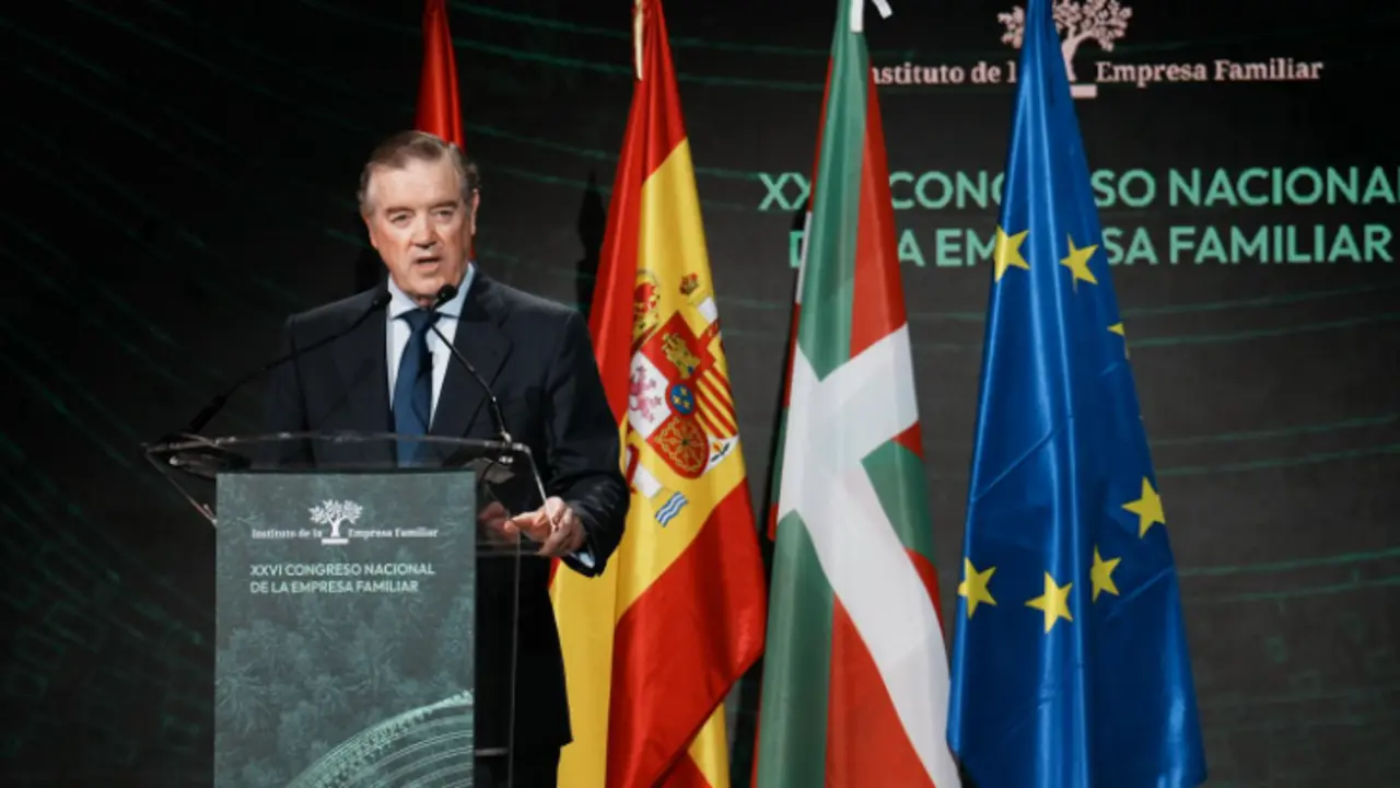  El presidente del Instituto de la Empresa Familiar, Andr&eacute;s Sendagorta, interviene durante la inauguraci&oacute;n del XXVI Congreso Nacional de Empresa Familiar este lunes en Bilbao 
