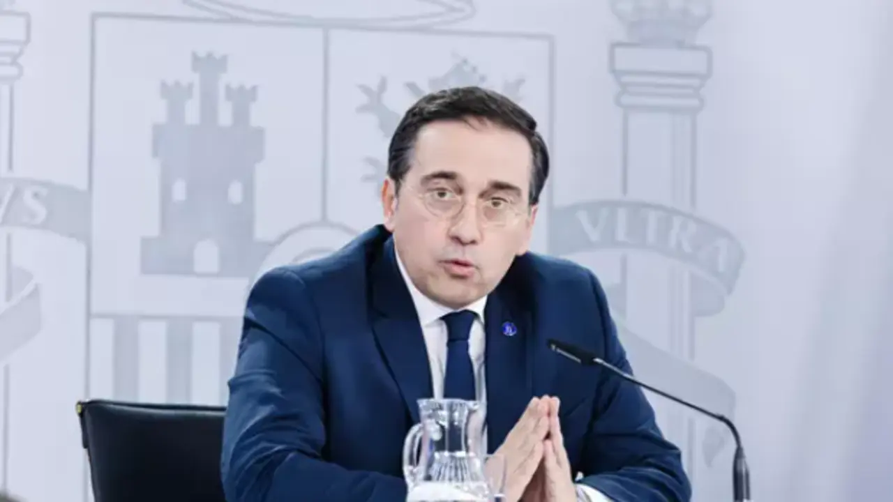  El ministro de Asuntos Exteriores, Uni&oacute;n Europea y Cooperaci&oacute;n en funciones, Jos&eacute; Manuel Albares, durante una rueda de prensa posterior a la reuni&oacute;n del Consejo de Ministros. 