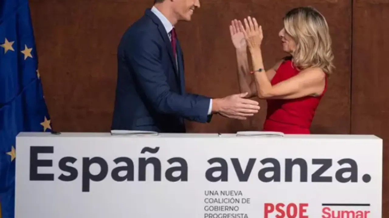  El presidente del Gobierno en funciones, Pedro S&aacute;nchez y la l&iacute;der de Sumar y vicepresidenta segunda del Gobierno y ministra de Trabajo en funciones, Yolanda D&iacute;az 
