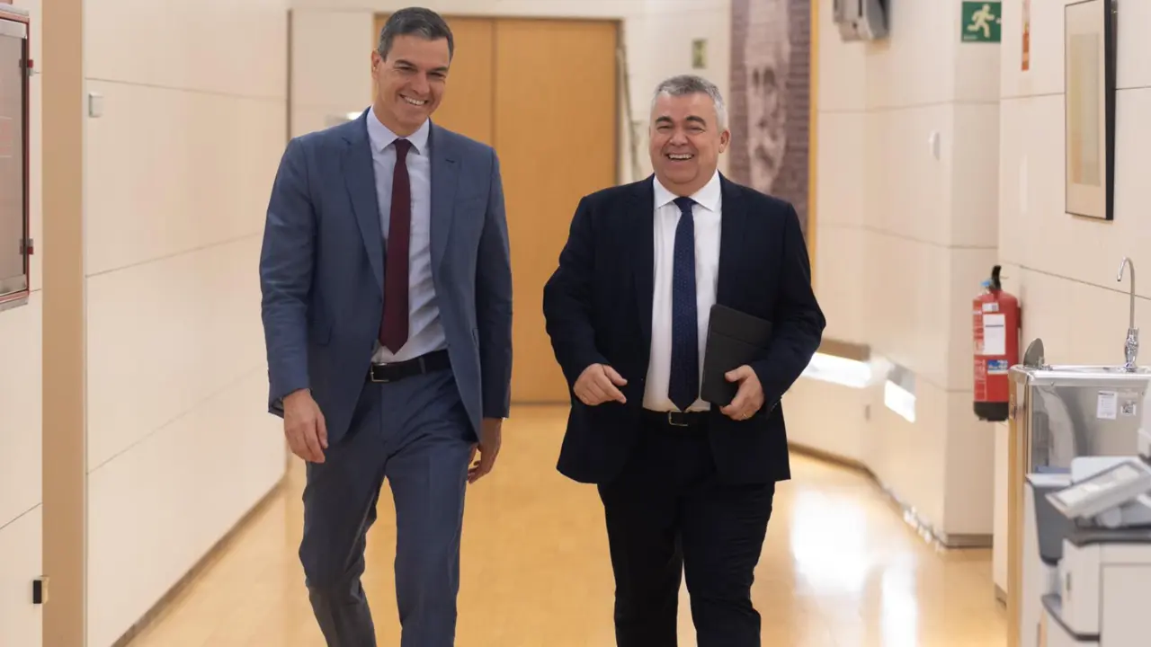  El secretario de Organizaci&oacute;n del Partido Socialista, Santos Cerd&aacute;n (d) y el presidente del Gobierno en funciones, Pedro S&aacute;nchez (i), a su llegada a su ronda de contactos - Eduardo Parra - Europa Press 