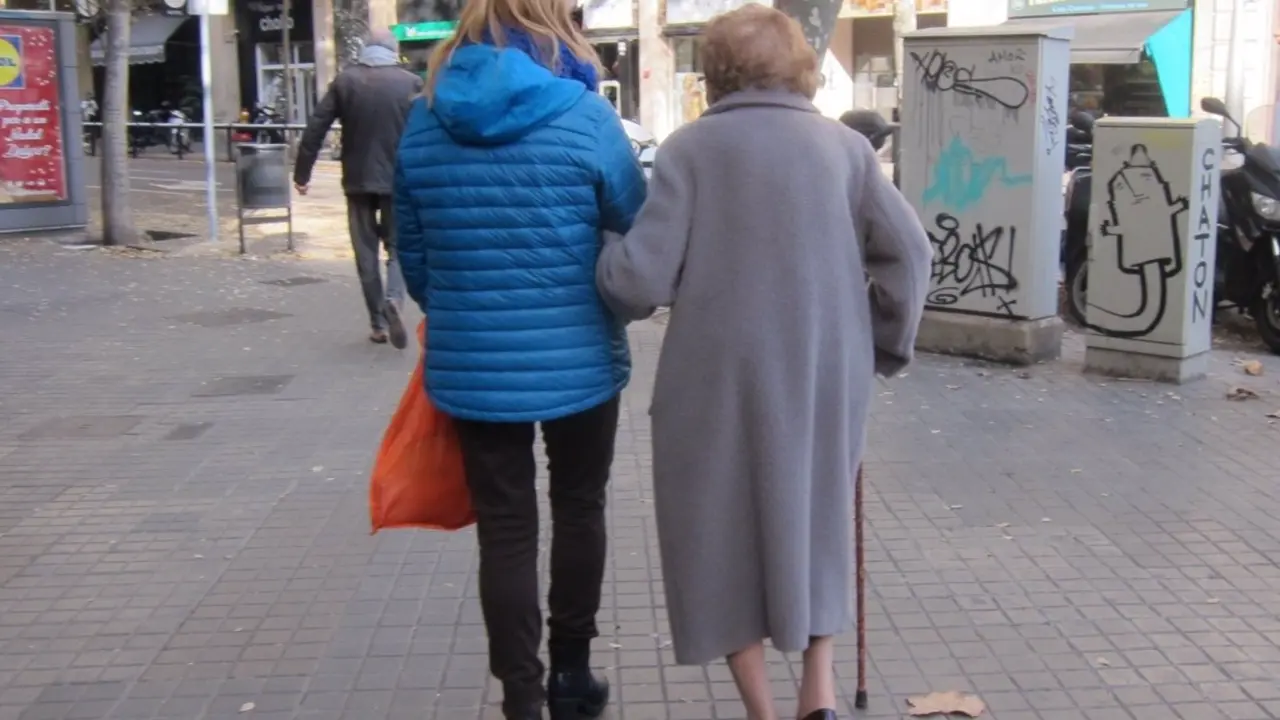  La Confederaci&oacute;n Espa&ntilde;ola de Alzheimer pide "m&aacute;s servicios" para proteger la salud de las personas cuidadoras 
