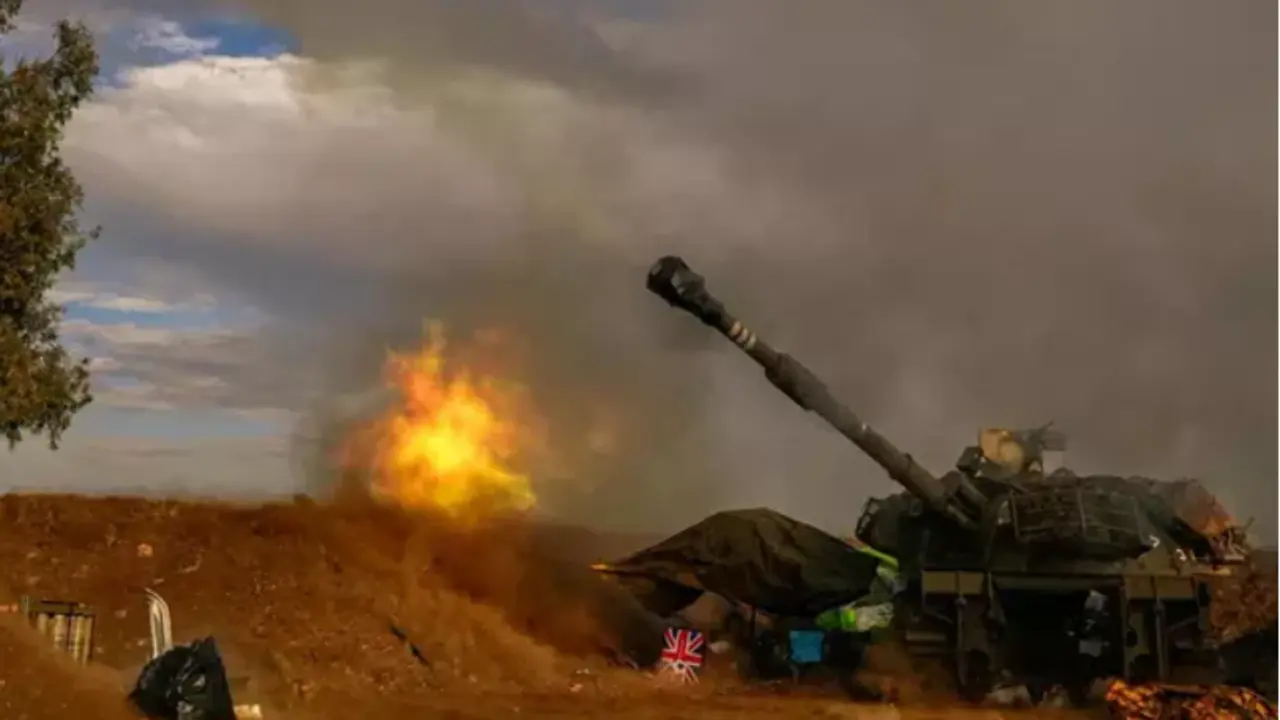  Un veh&iacute;culo de artiller&iacute;a israel&iacute; cerca de la frontera del L&iacute;bano 