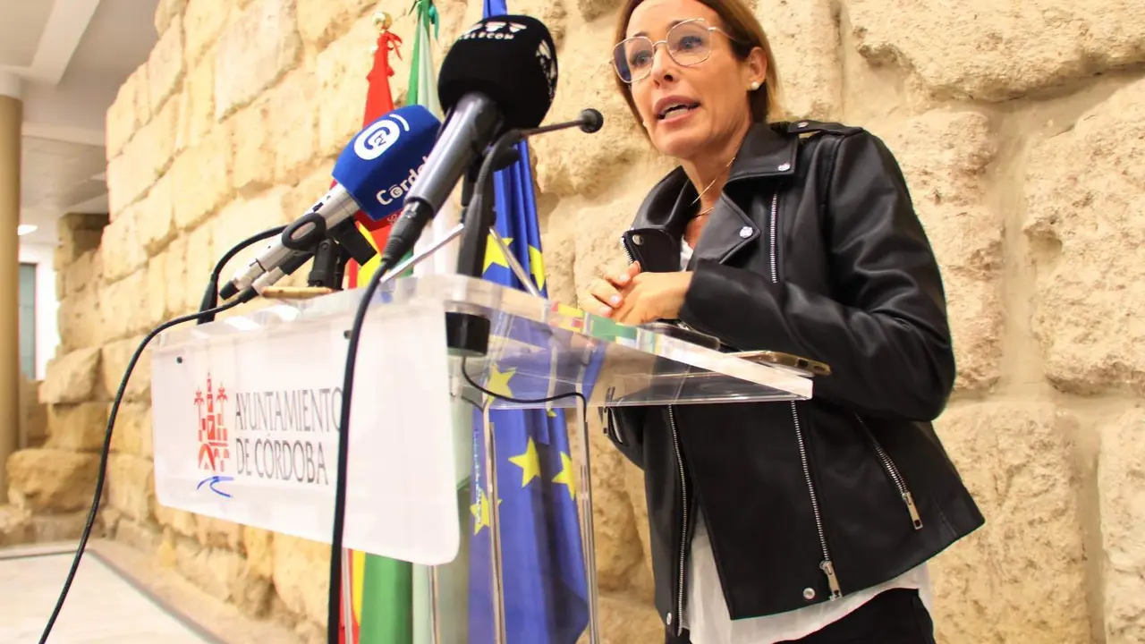  La&nbsp;Tercera Teniente de Alcalde del Ayuntamiento de C&oacute;rdoba y&nbsp;Delegada de Igualdad y Deportes, Mari&aacute;n Aguilar, durante la rueda de prensa. 