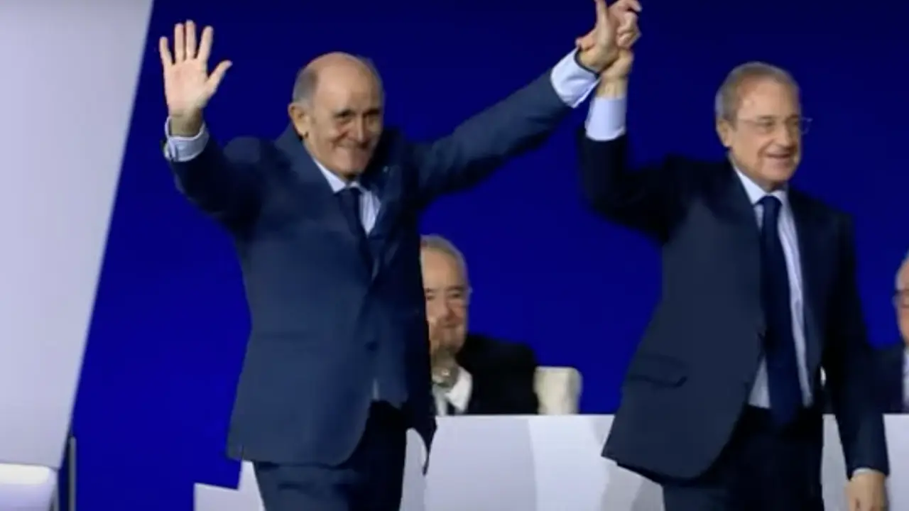  Jos&eacute; Mart&iacute;nez S&aacute;nchez 'Pirri' junto a Florentino P&eacute;rez 