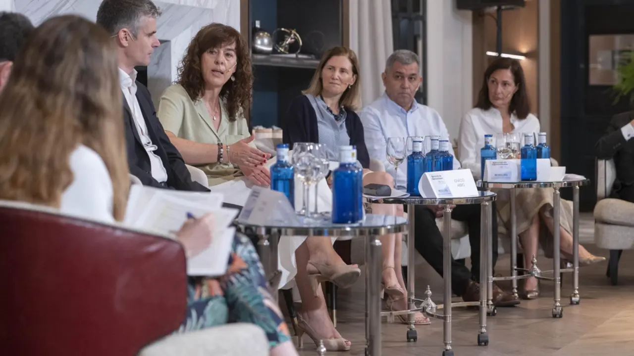  Archivo - Directivos especializados en la gesti&oacute;n del talento y los recursos humanos durante un encuentro sobre recapacitaci&oacute;n profesional (reskilling). - ALBERTO ORTEGA / EUROPA PRESS - Archivo 