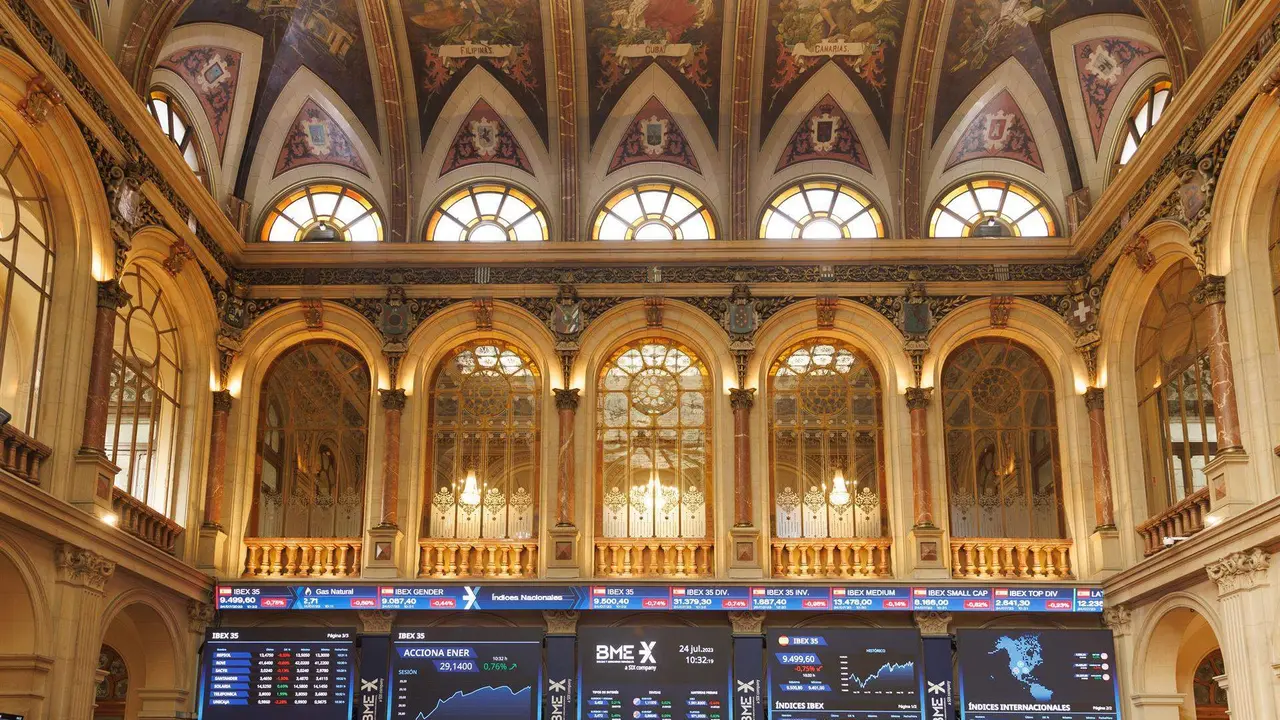  Paneles del Ibex 35 en el Palacio de la Bolsa, en Madrid 