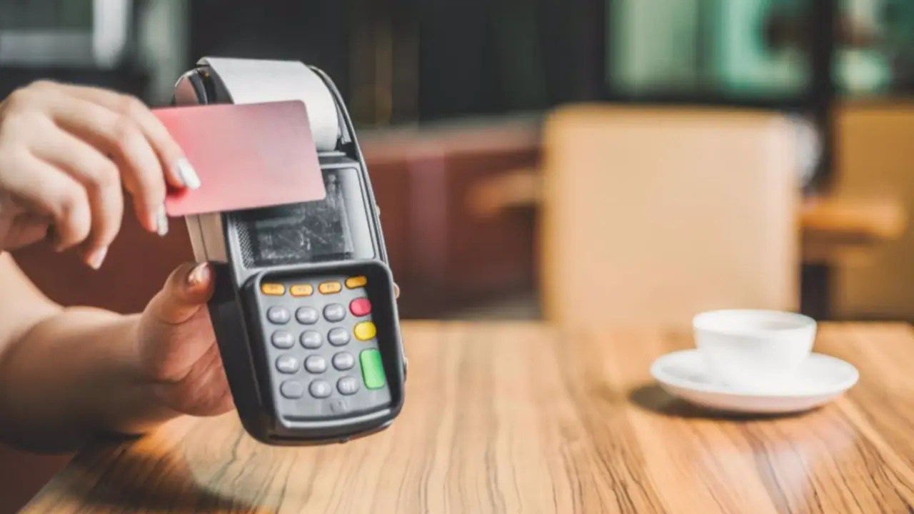  Los restaurantes y bares no est&aacute;n obligados a disponer del pago con tarjeta, pero deben informar de ello a las personas consumidoras. - JUNTA DE ANDALUC&Iacute;A 