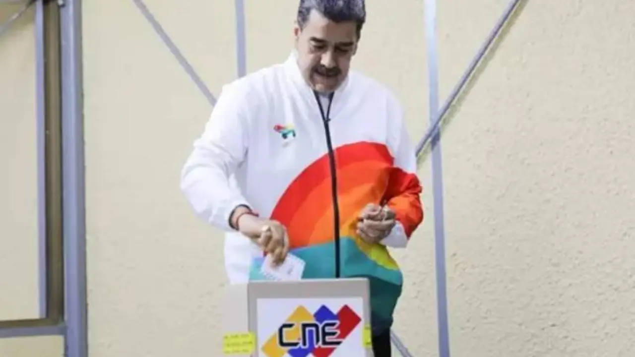  Nicolas Maduro votando 