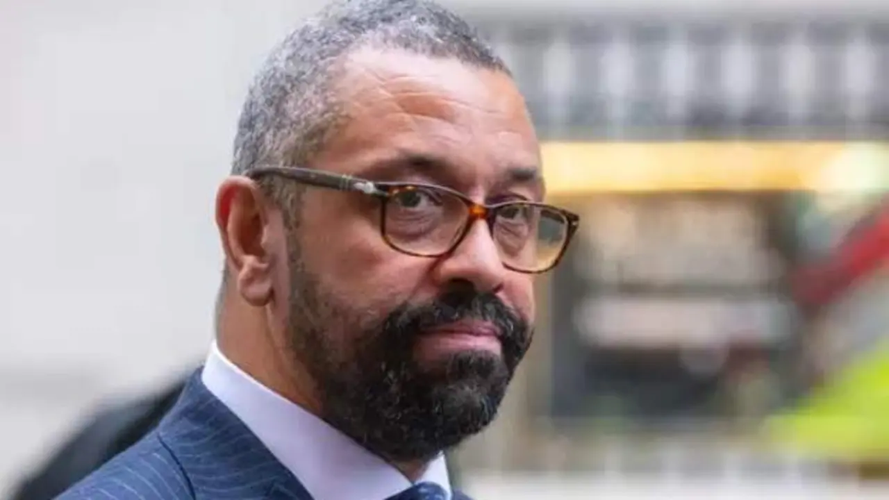  El ministro del Interior brit&aacute;nico, James Cleverly 