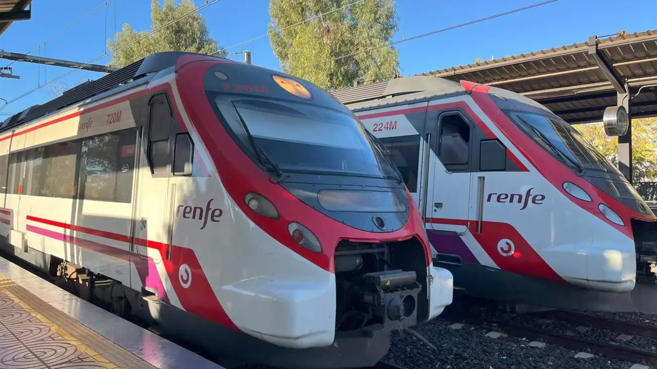  Dos trenes de cercan&iacute;as de Renfe 