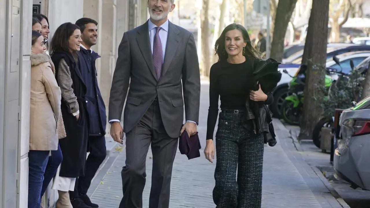  El Rey Felipe y la Reina Letizia llegan al restaurante, a 20 de diciembre de 2023, en Madrid (Espa&ntilde;a). - &Aacute;ngel D&iacute;az Bri&ntilde;as - Europa Press 