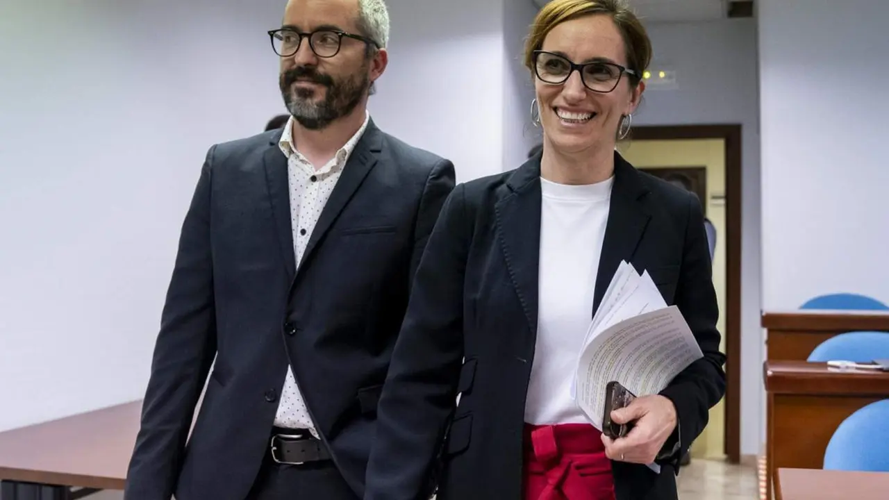  El Secretario de Estado de Sanidad, Javier Padilla y la ministra de Sanidad, M&oacute;nica Garc&iacute;a, a su llegada una rueda de prensa tras la reuni&oacute;n con el Consejo Interterritorial del Sistema Nacional de Salud (CISNS), en la sede del Ministerio, a 21 de diciembr - A. P&eacute;rez Meca - Europa Press 