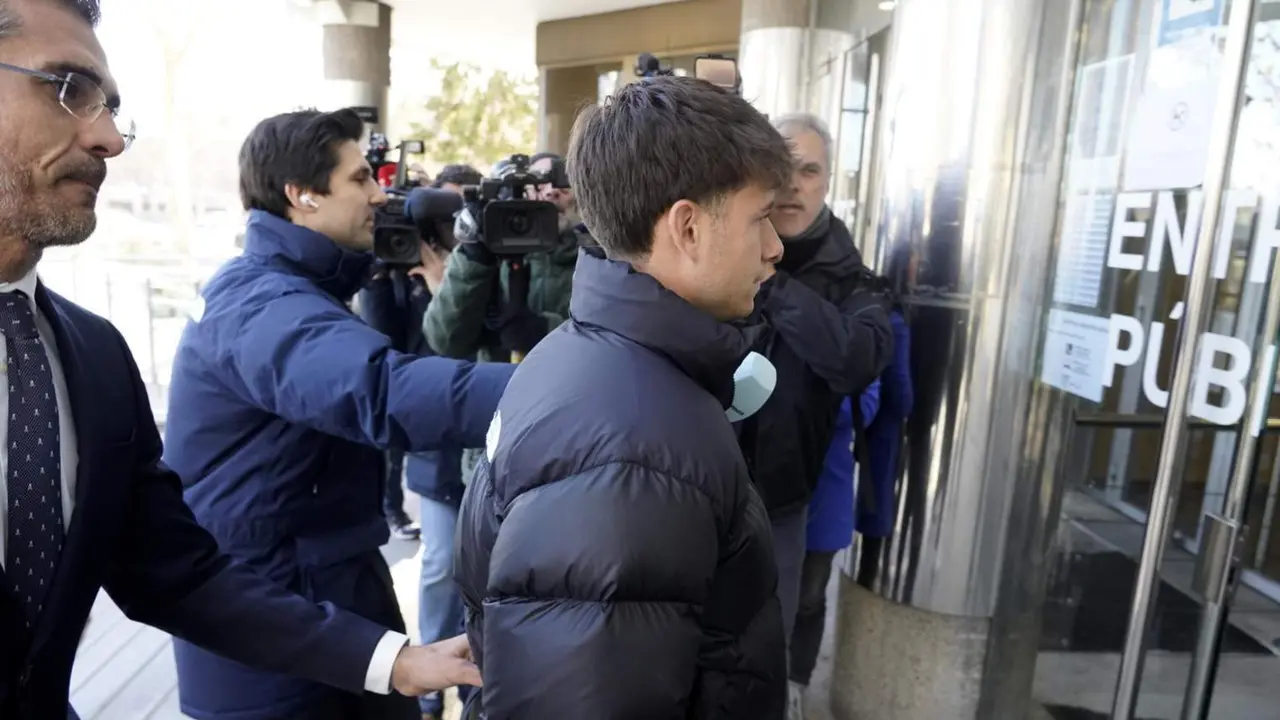  Canterano del Real Madrid llegando al juzgado para declarar como investigado por difundir el v&iacute;deo sexual de una menor, a 22 de diciembre de 2023, en Madrid (Espa&ntilde;a). - &Aacute;ngel D&iacute;az Bri&ntilde;as - Europa Press 