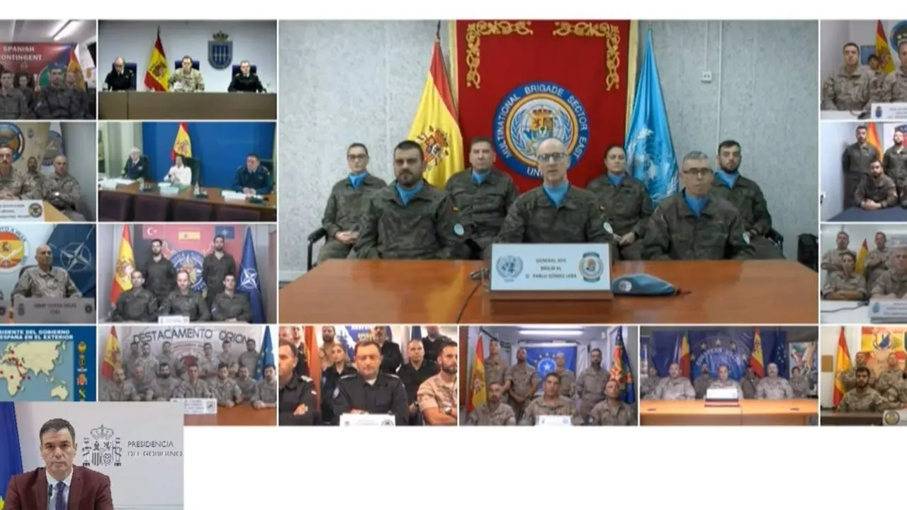  El presidente del Gobierno, Pedro S&aacute;nchez, mantiene una videoconferencia con las tropas espa&ntilde;olas en el exterior para felicitarles la Navidad - MONCLOA 