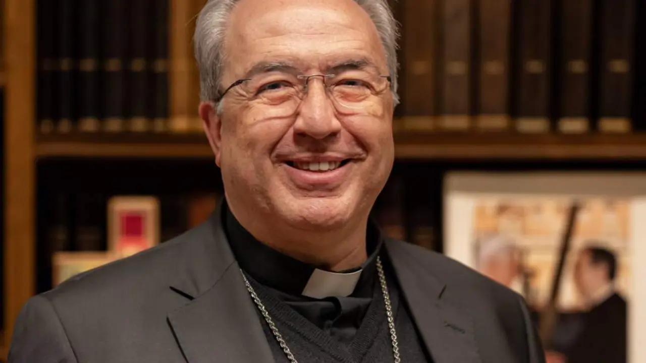  El secretario general de la Conferencia Episcopal Espa&ntilde;ola, Francisco C&eacute;sar Garc&iacute;a Mag&aacute;n, durante una entrevista para Europa Press, a 20 de diciembre de 2023, en Madrid (Espa&ntilde;a). - Diego Radam&eacute;s - Europa Press 