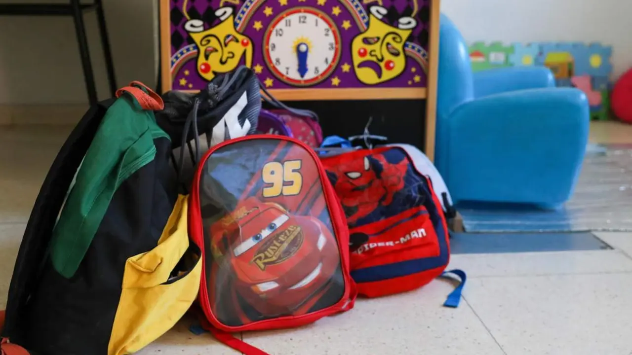  Archivo - Mochilas de unos ni&ntilde;os en un aula. - Marta Fern&aacute;ndez Jara - Europa Press - Archivo 