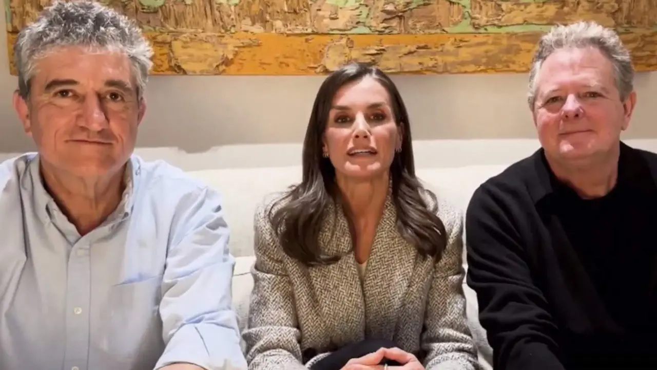  La Reina Letizia se declara seguidora de Gomaespuma en su reencuentro por Navidad: "Os escuchaba a escondidas" - MOVISTAR PLUS+ 