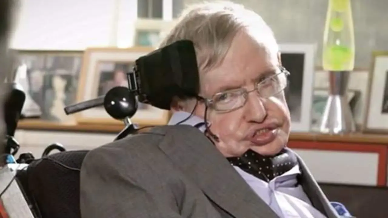  Stephen Hawking 