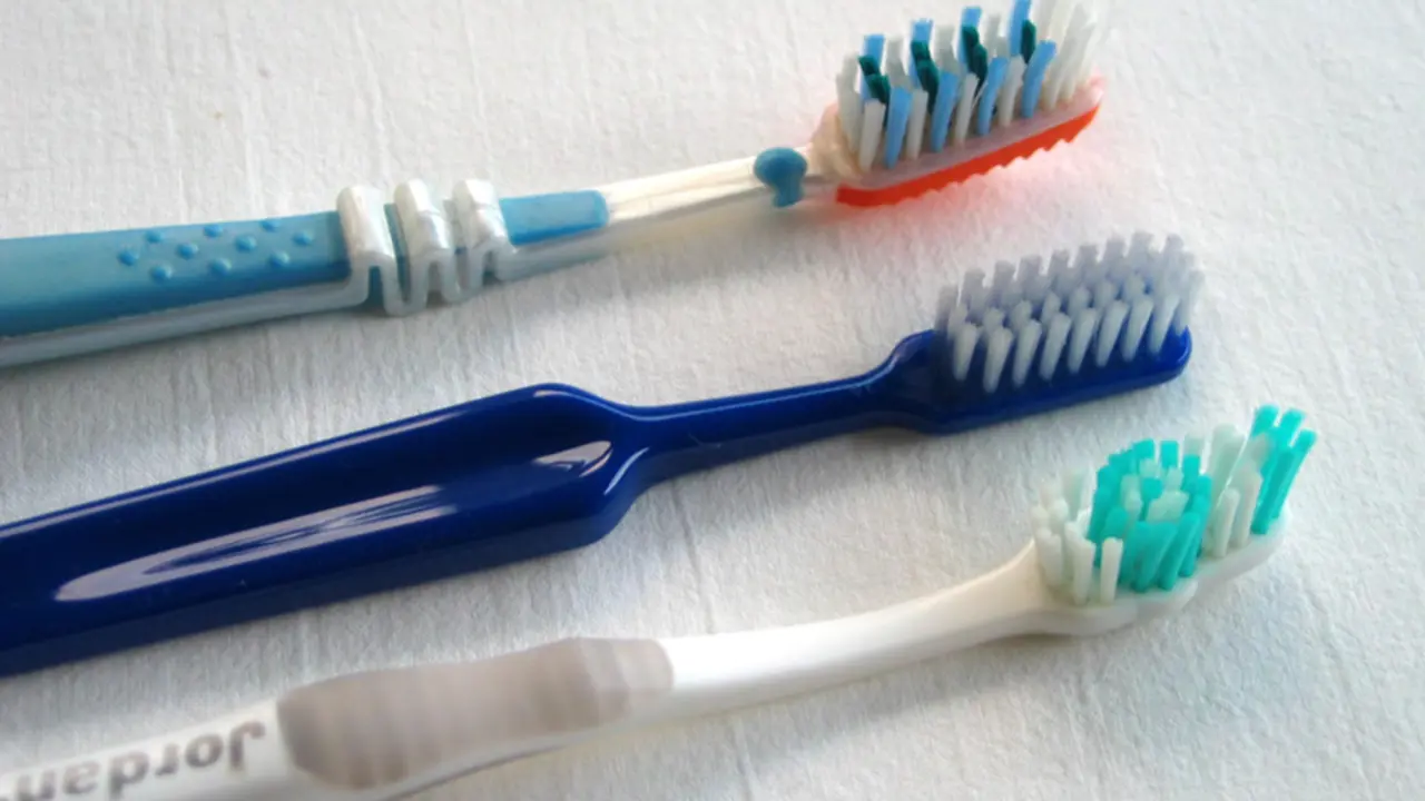  Cepillos de dientes. WIKIPEDIA 