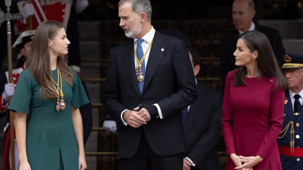  (I-D) La princesa Leonor; el Rey Felipe VI y la Reina Letizia a su salida de la Solemne Sesi&oacute;n de Apertura de las Cortes Generales de la XV Legislatura, en el Congreso de los Diputados, a 29 de noviembre de 2023, en Madrid (Espa&ntilde;a). - Eduardo Parra - Europa Press 