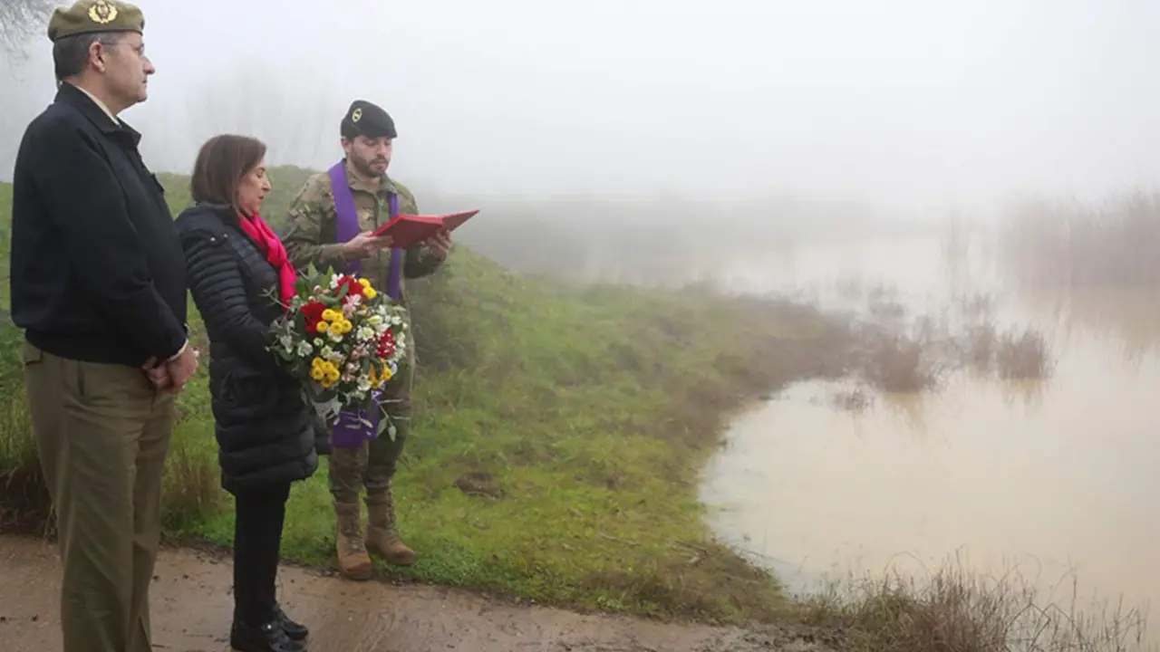  Margarita Robles en su visita a Cerro Muriano 