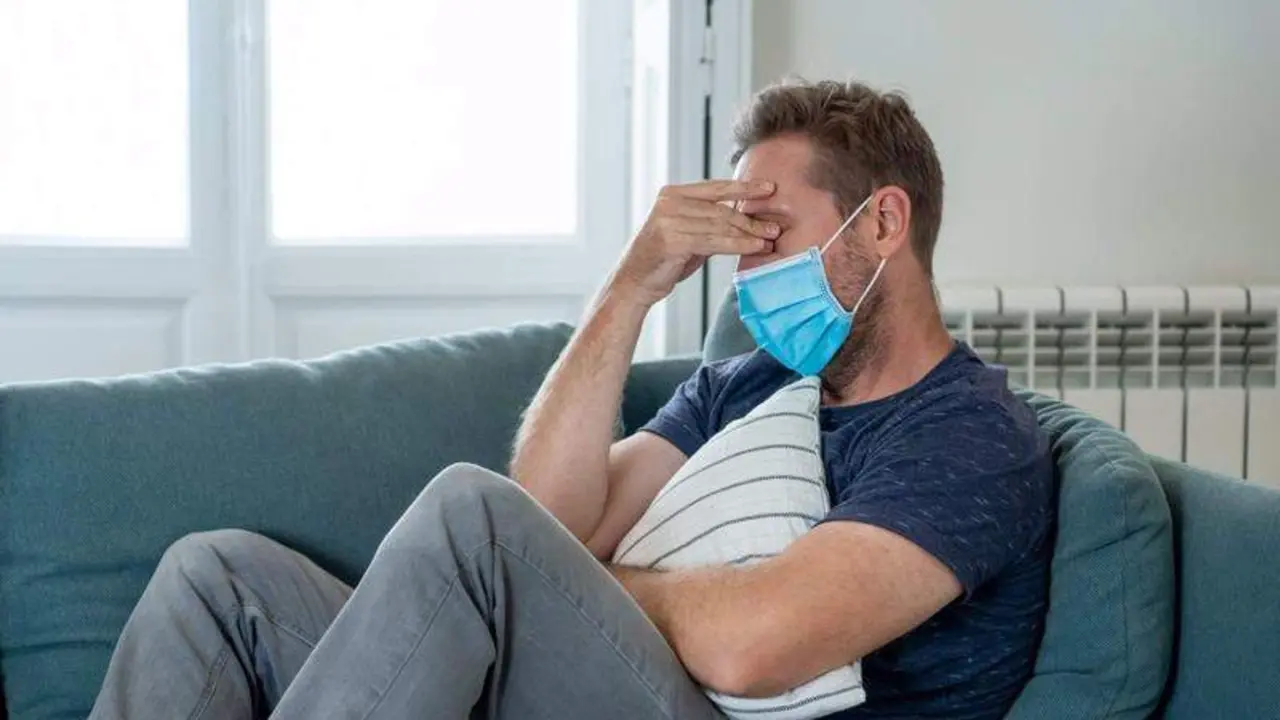  Hombre angustiado por el COVID. - ISTOCK - Europa Press 