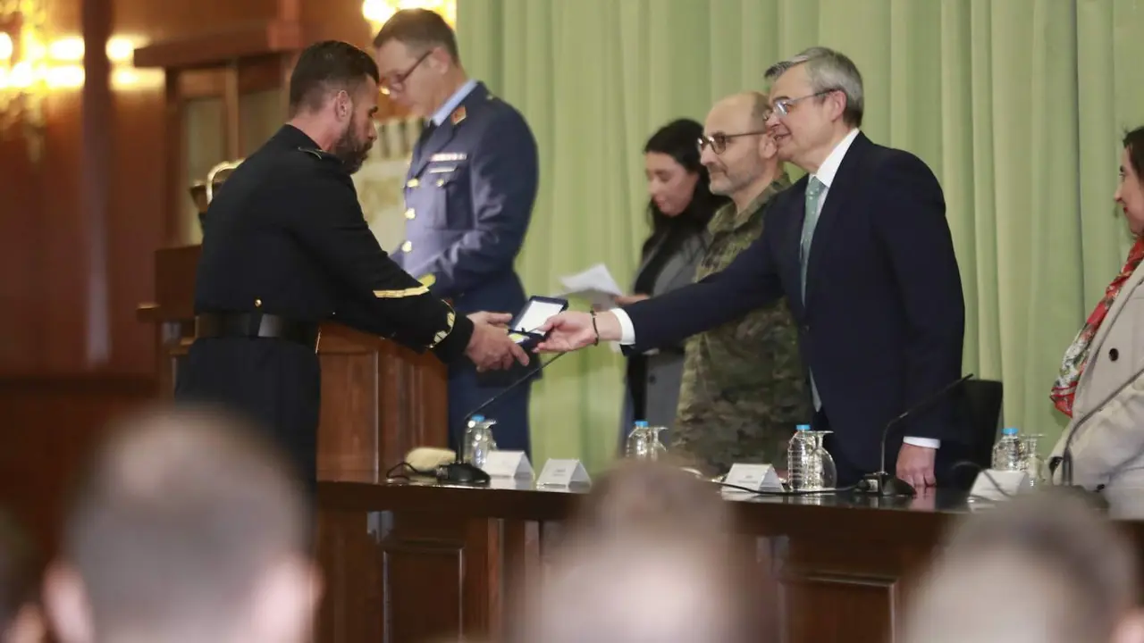  Reconocimiento a 34 militares espa&ntilde;oles por su compromiso dentro de la Misi&oacute;n de Asistencia Militar de la Uni&oacute;n Europea en Apoyo a Ucrania 