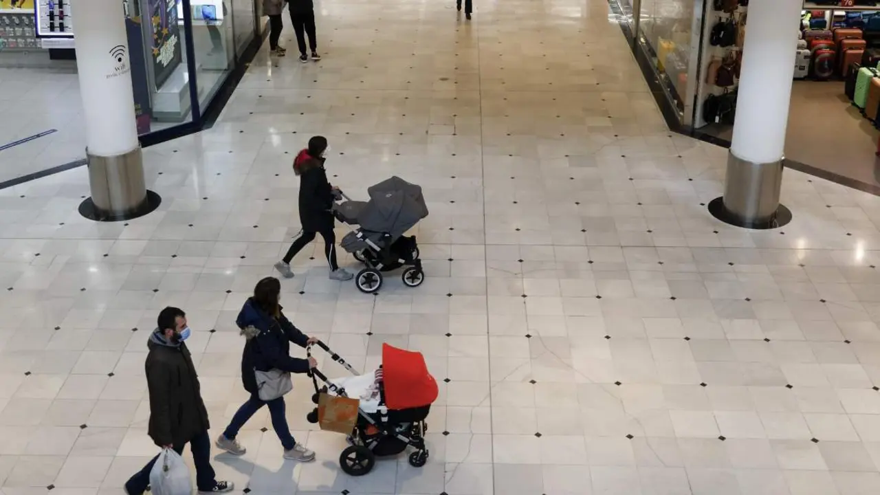  Archivo - Centro comercial - Rober Solsona - Europa Press - Archivo 