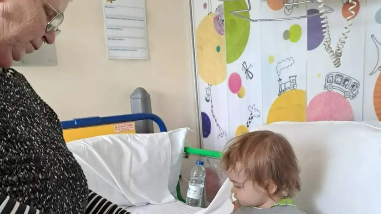  Elizabeth Parker-Gleeson y su nieto Robin GOFOUNDME 