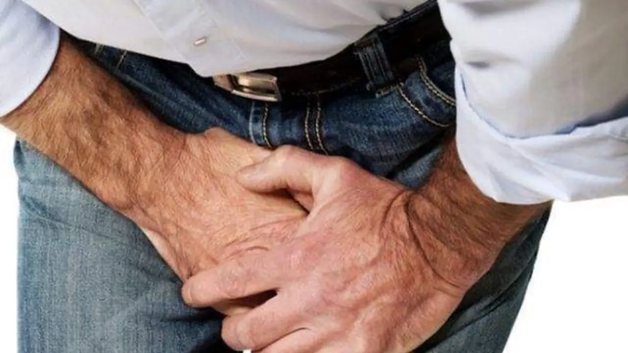  Un hombre se toca en sus zonas &iacute;ntimas. Pinterest. 