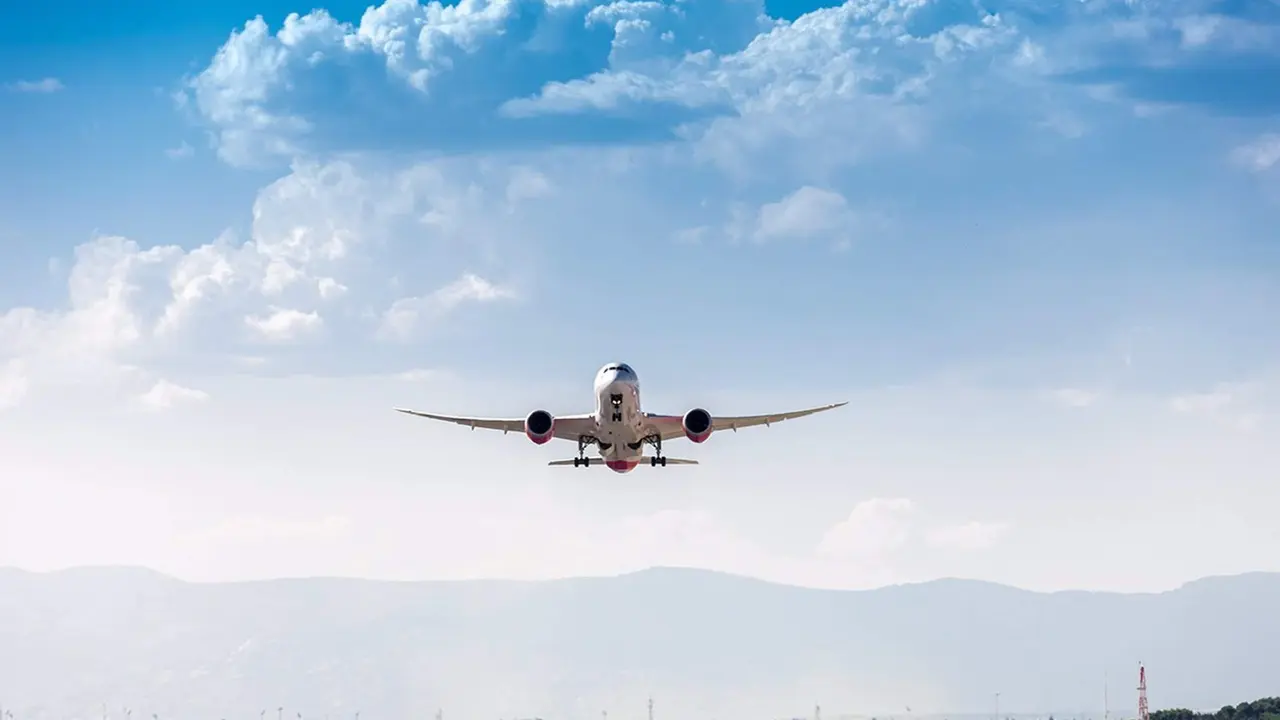  Avi&oacute;n volando 