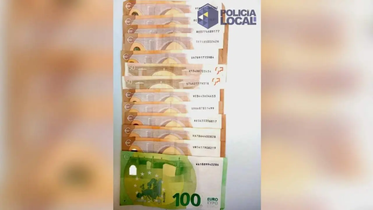  Dinero olvidado en el cajero y devuelto 