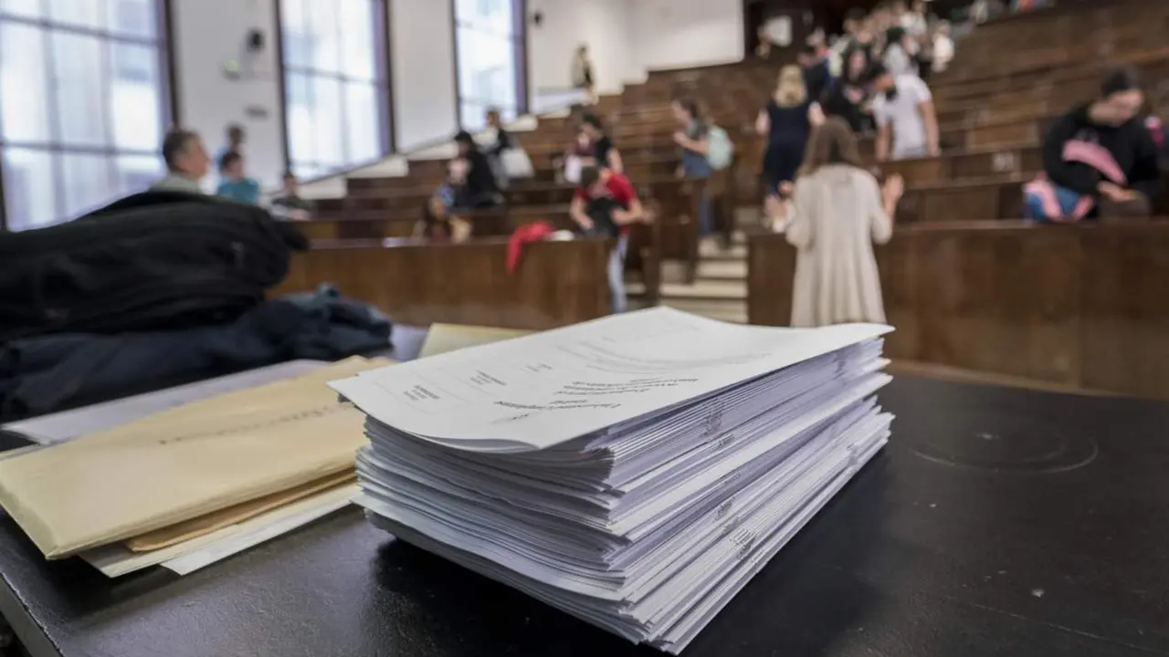  Archivo - Un conjunto de ex&aacute;menes de la EBAU - A. P&eacute;rez Meca - Europa Press - Archivo 