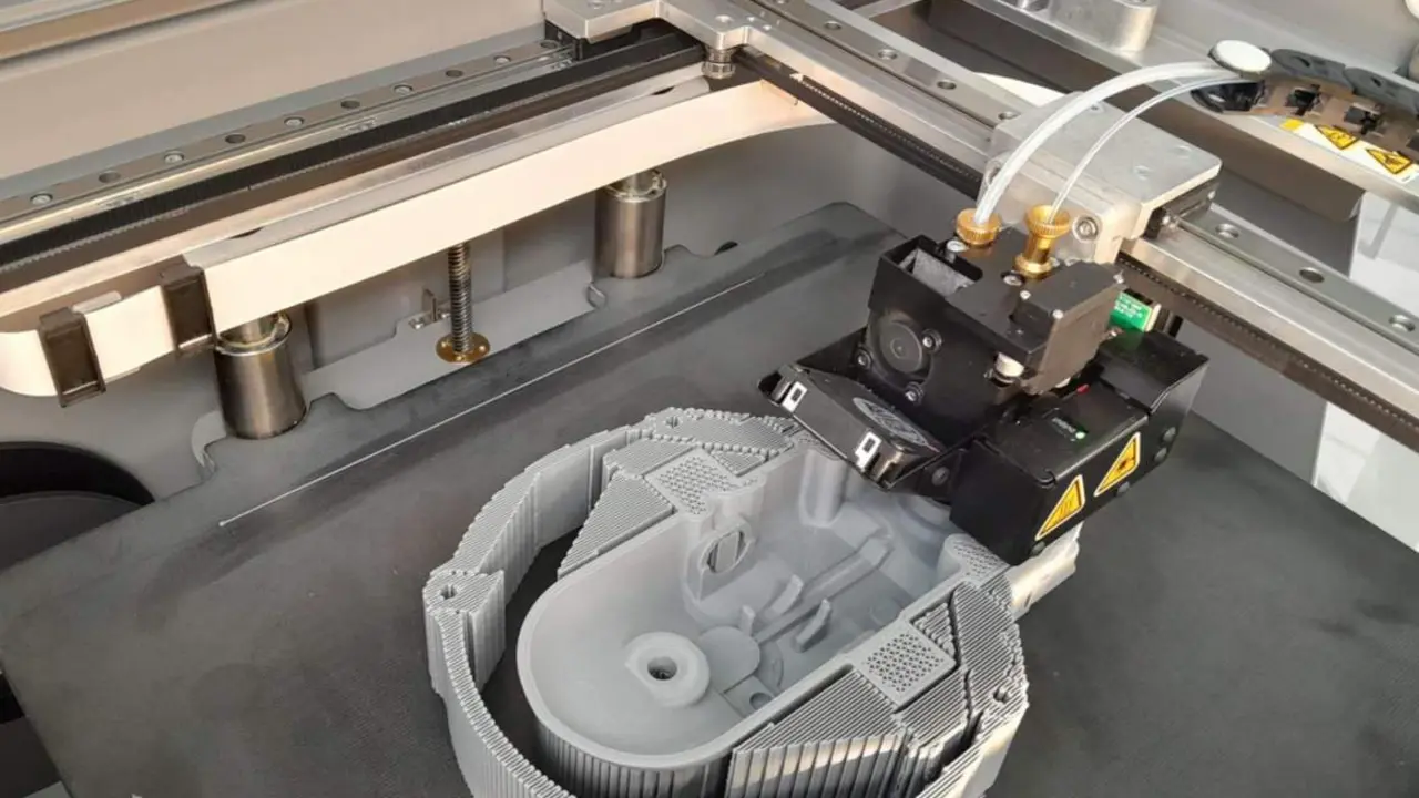  Archivo - Impresora 3D con la que se fabrican piezas para la flota de Renfe. - RENFE - Archivo 