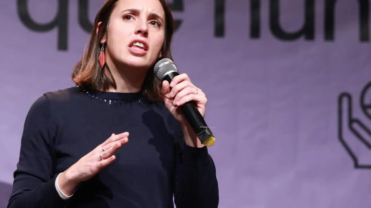  La ex ministra de Igualdad, Irene Montero, interviene en un acto p&uacute;blico como aspirante a liderar la candidatura de Podemos a las elecciones europeas. A 25 de enero de 2024, en Sevilla (Andaluc&iacute;a, Espa&ntilde;a). - Roc&iacute;o Ruz - Europa Press 