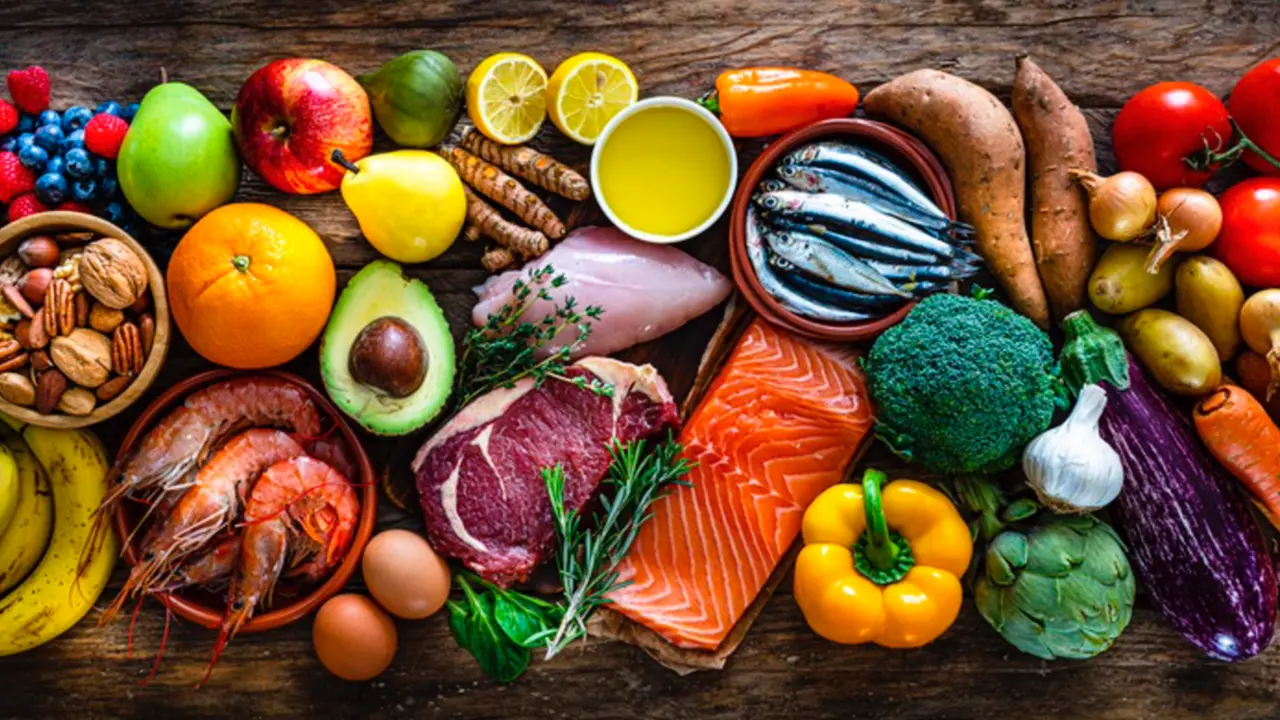  Archivo - Comida variada: pollo, aguacate, limones, naranjas, salm&oacute;n, pimiento, etc. Dieta - FCAFOTODIGITAL/FLICKER - Archivo 