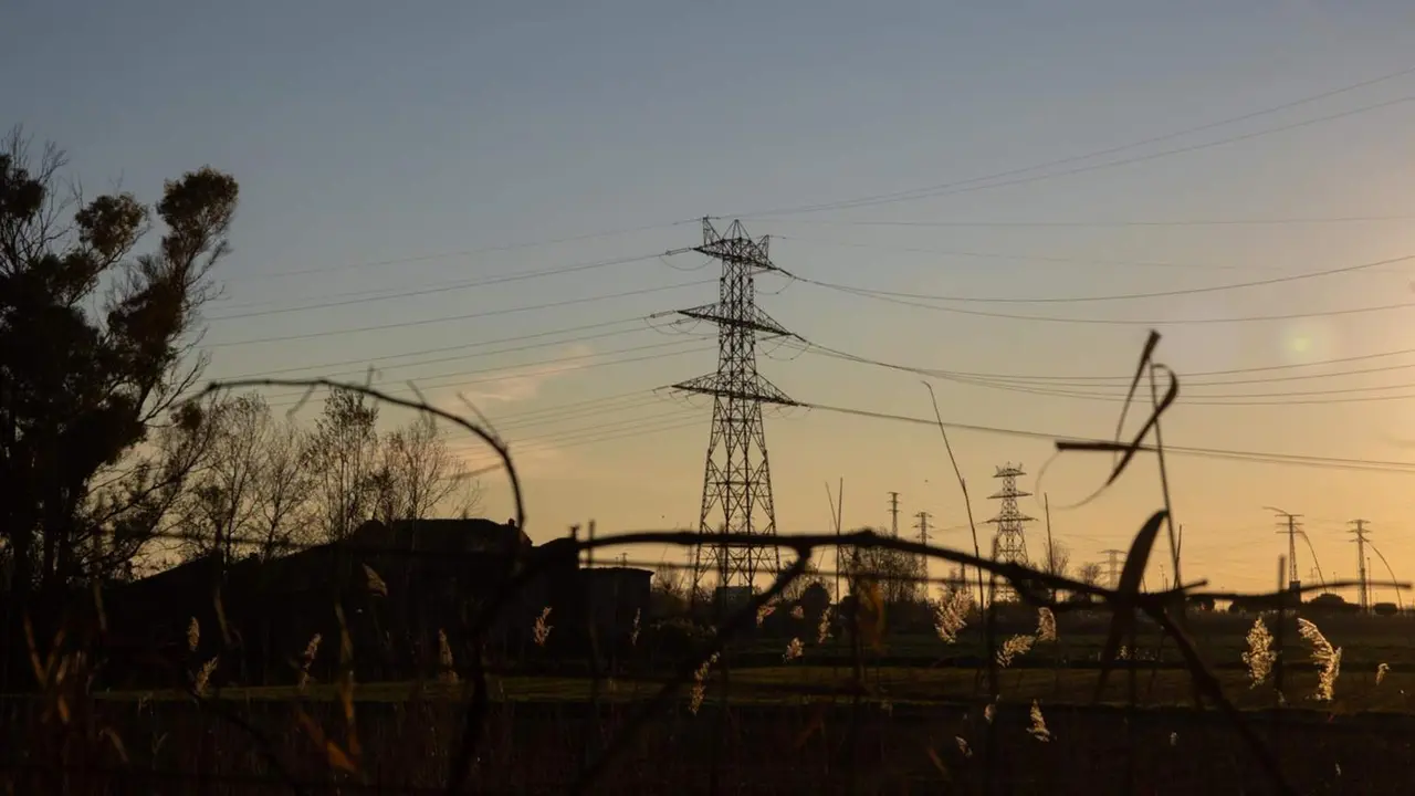  Archivo - Un poste el&eacute;ctrico, a 12 de enero de 2021, en Barcelona, Catalu&ntilde;a (Espa&ntilde;a). - David Zorrakino - Europa Press - Archivo 